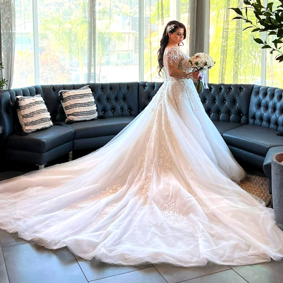 Wedding Dress - Picture 1 of 7
